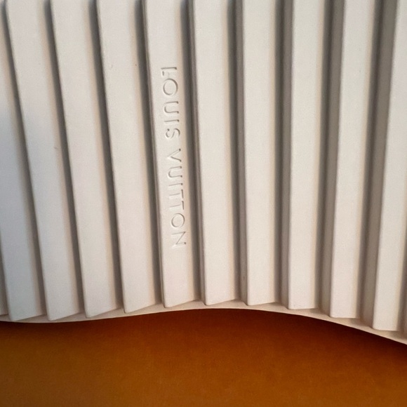 Louis Vuitton Time Out Sneakers size 37.5 (7.5) - Picture 8 of 8